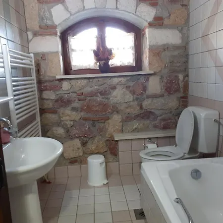 Stone House Nerotriviá