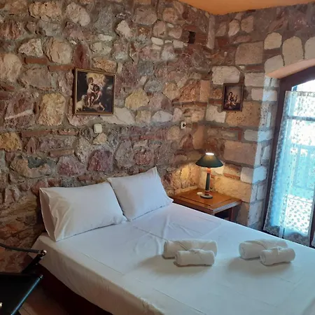 Stone House Villa Nerotriviá