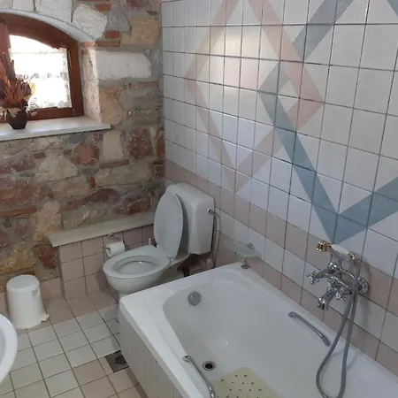 Stone House Nerotrivia