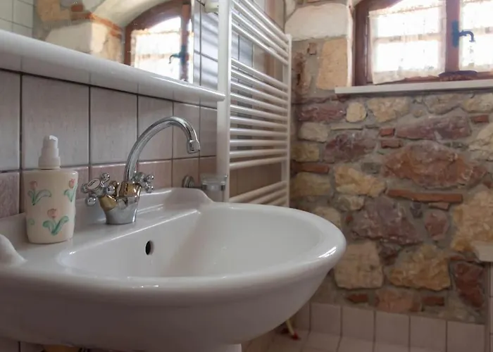 Villa Stone House Nerotrivia