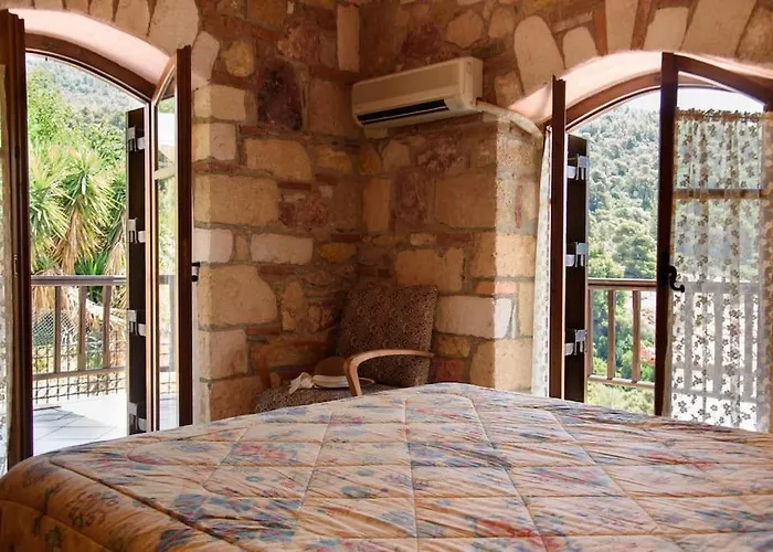 Villa Stone House Nerotrivia