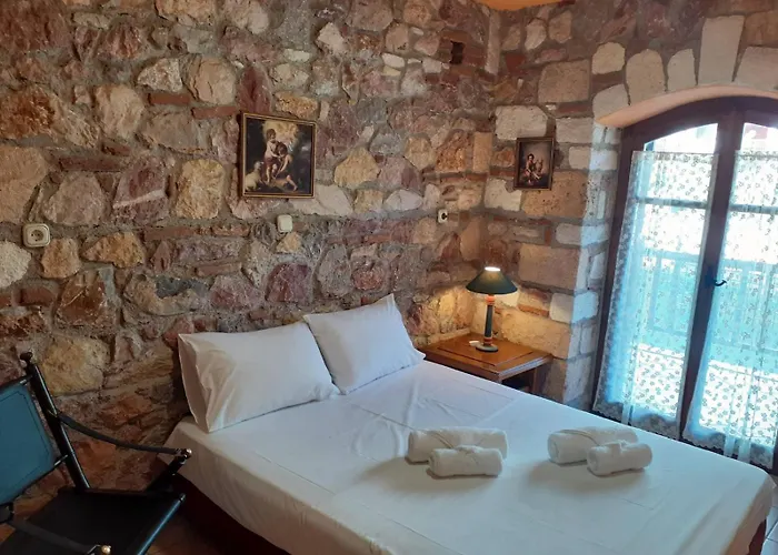 Villa Stone House Nerotrivia