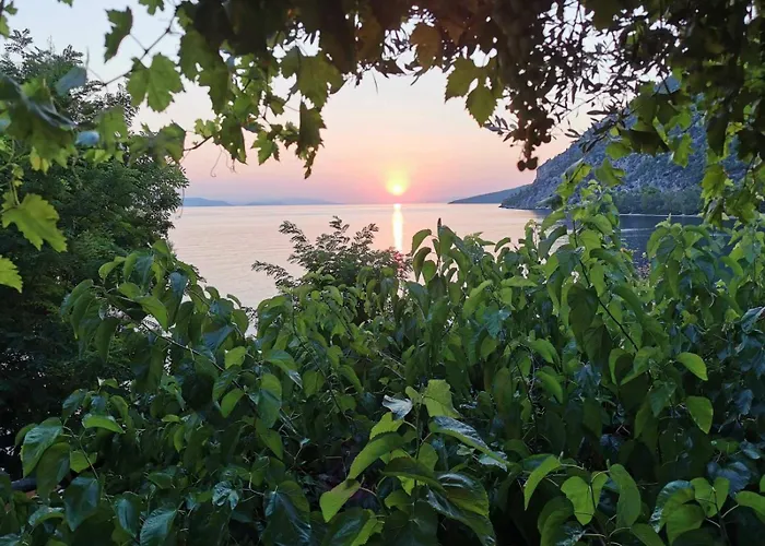 Villa Stone House Nerotrivia