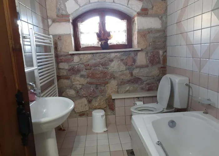 Stone House Nerotrivia